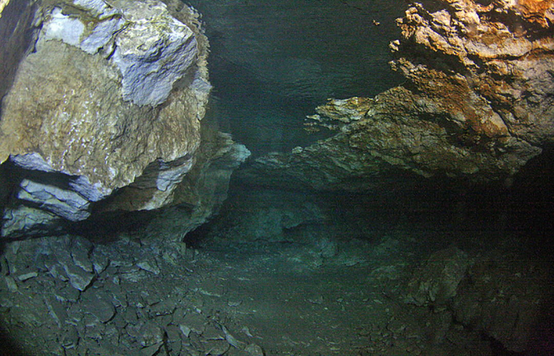 Подводная пещера в центральной полосе